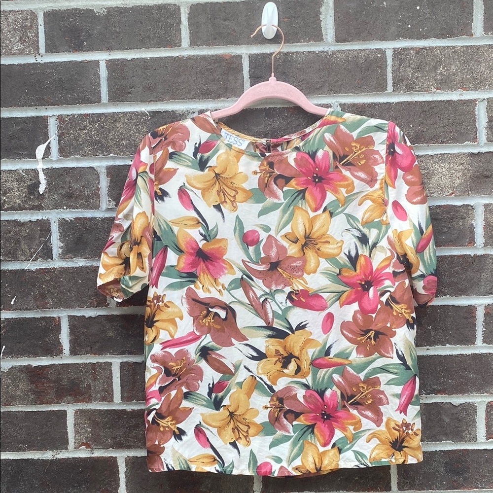 Vintage Tess Silk Floral Blouse Size Sm with Red, Yellow, Green, Cream flowers